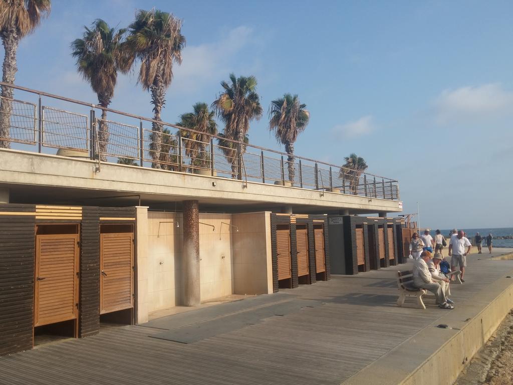 777 Beach Guesthouse Paphos Exterior foto